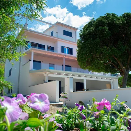 Mbaccimari Bed & Breakfast *